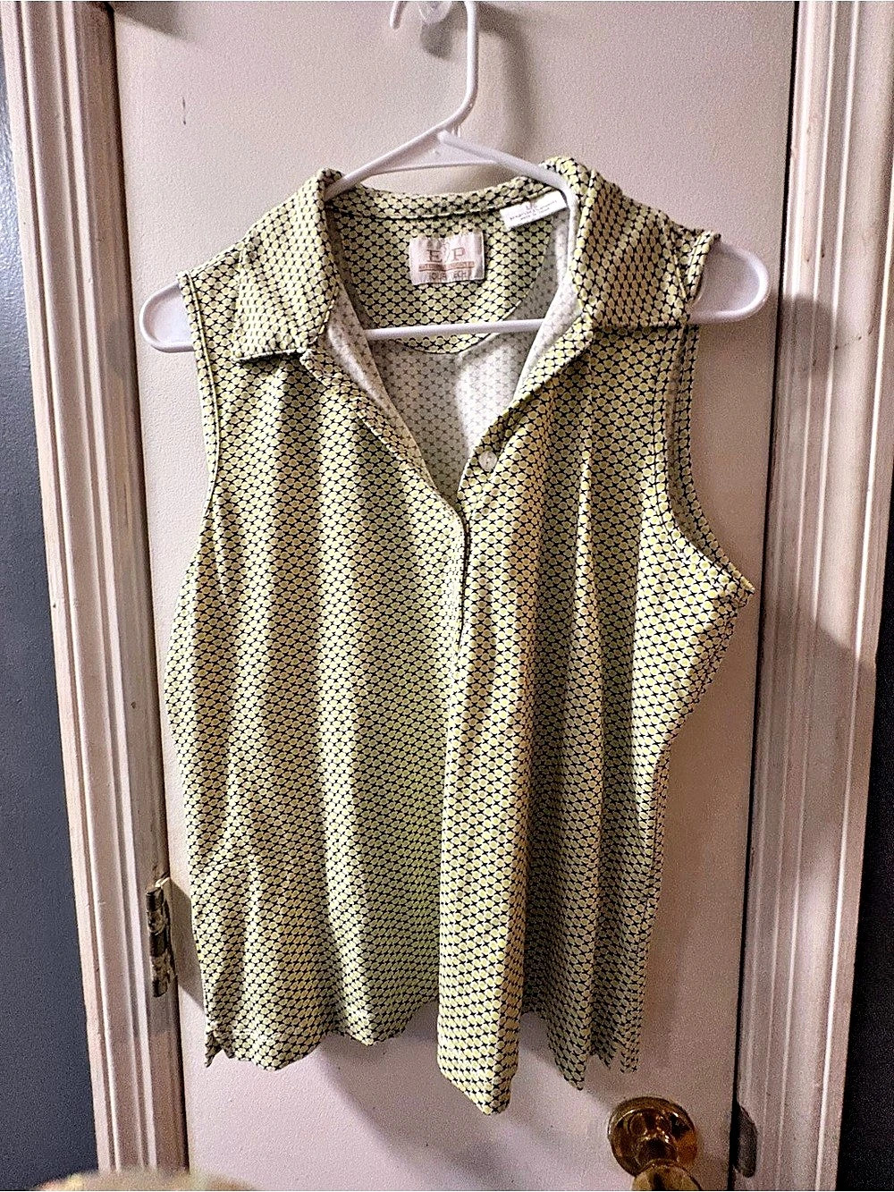 EP Tour Tech Tour Tech Geometric Sleeveless Blouse in Yellow & White Size Large